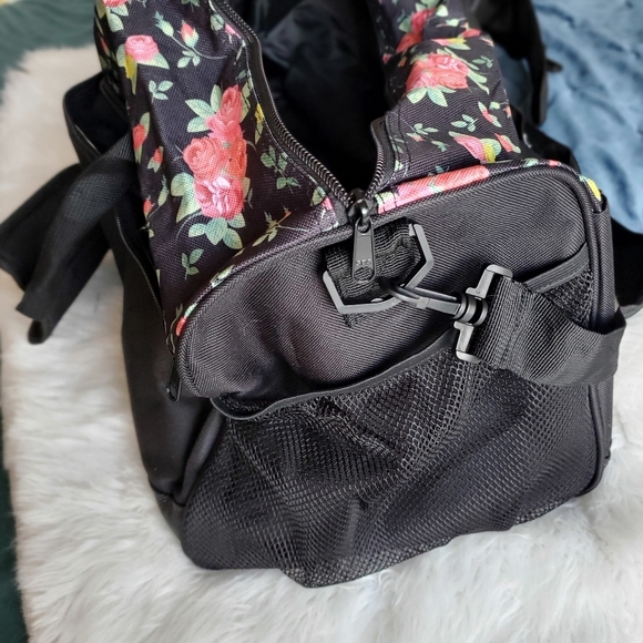Lish Women's Floral Gym Duffel Bag - Picture 5 of 16